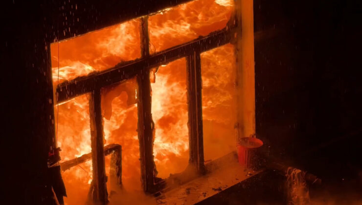 150 Yıllık Tarihi Konak Alev Alev Yandı