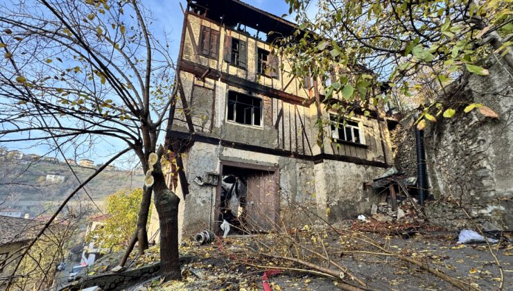 Yangın Sonrası Tarihi Konaktan Geriye Harabe Kaldı