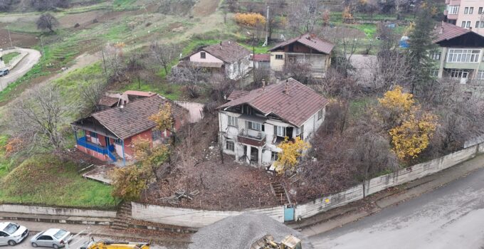 Metruk Binalar Yıkılıyor