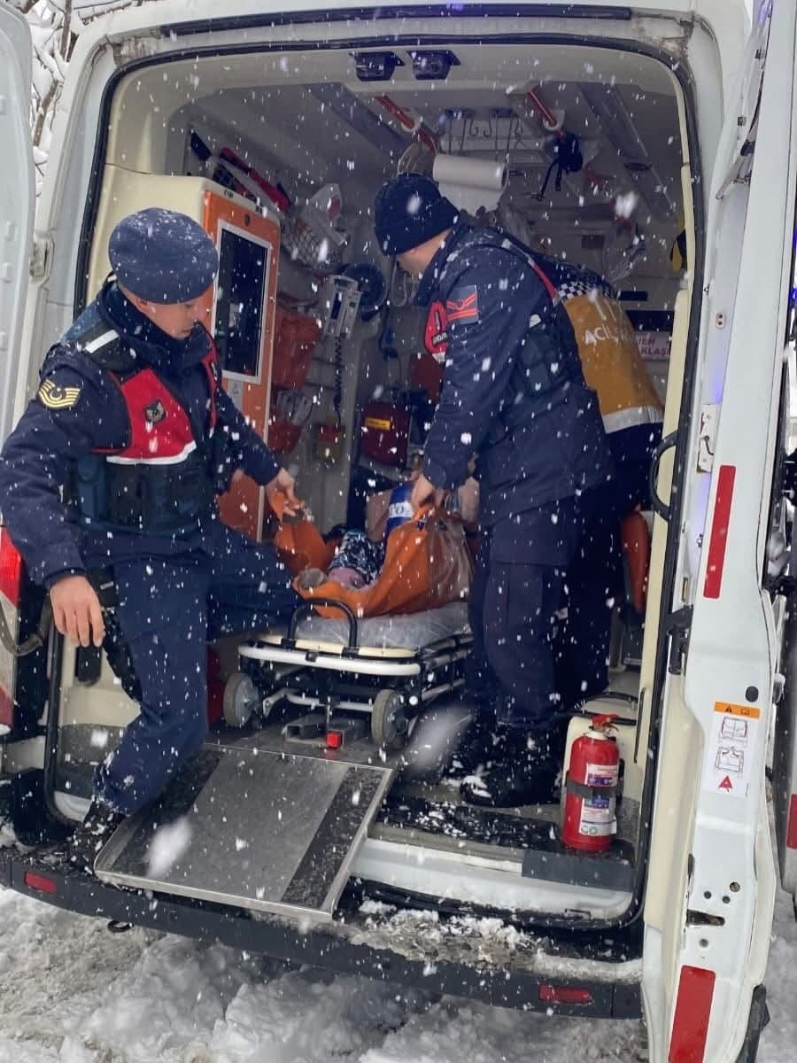 Hasta vatandaşa jandarma ulaştı