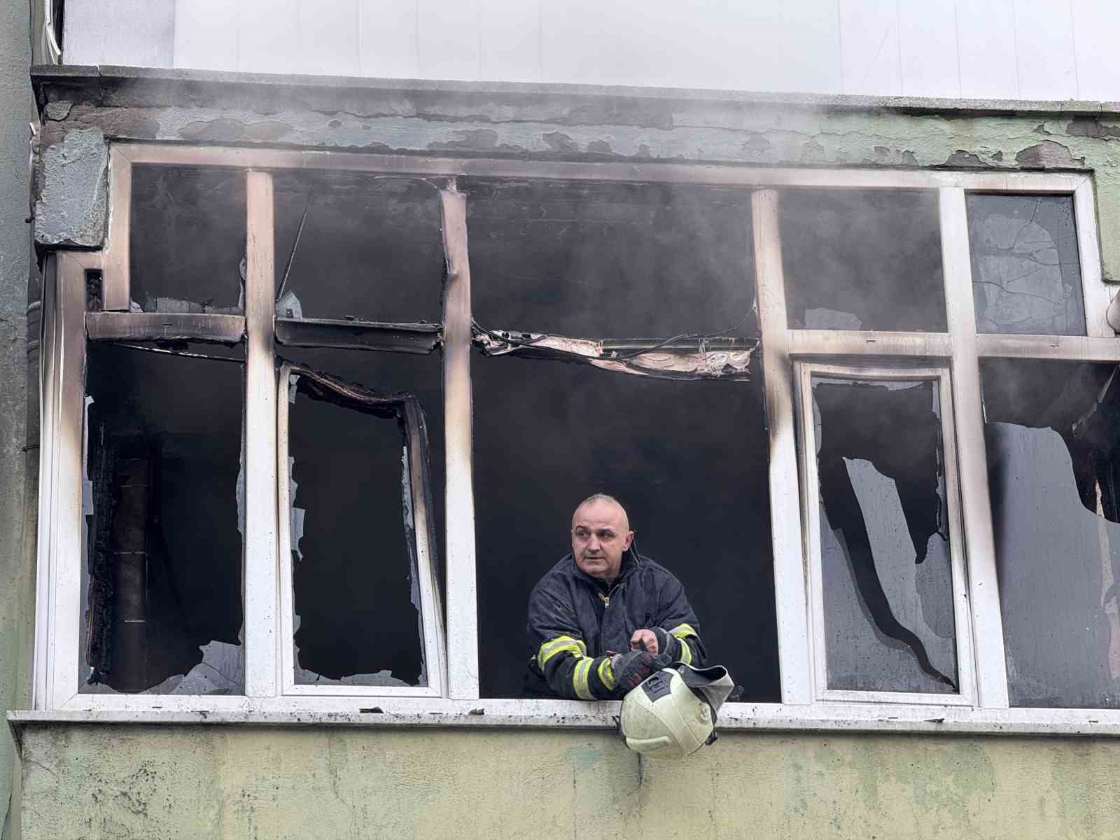 5 katlı apartmanda yangın paniği