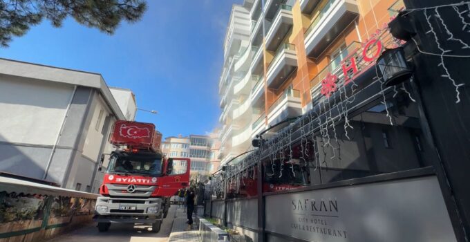 Otel yangınında mahsur kalan 8 kişi kurtarıldı