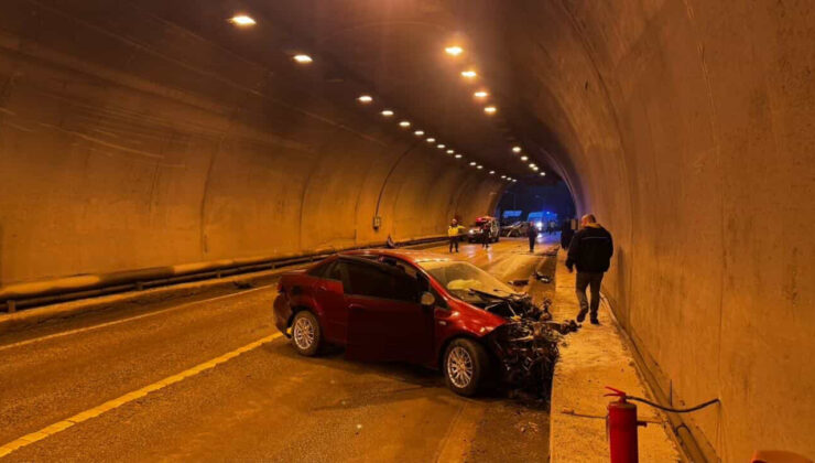Tünelde iki otomobil çarpıştı: 2’i çocuk 7 yaralı