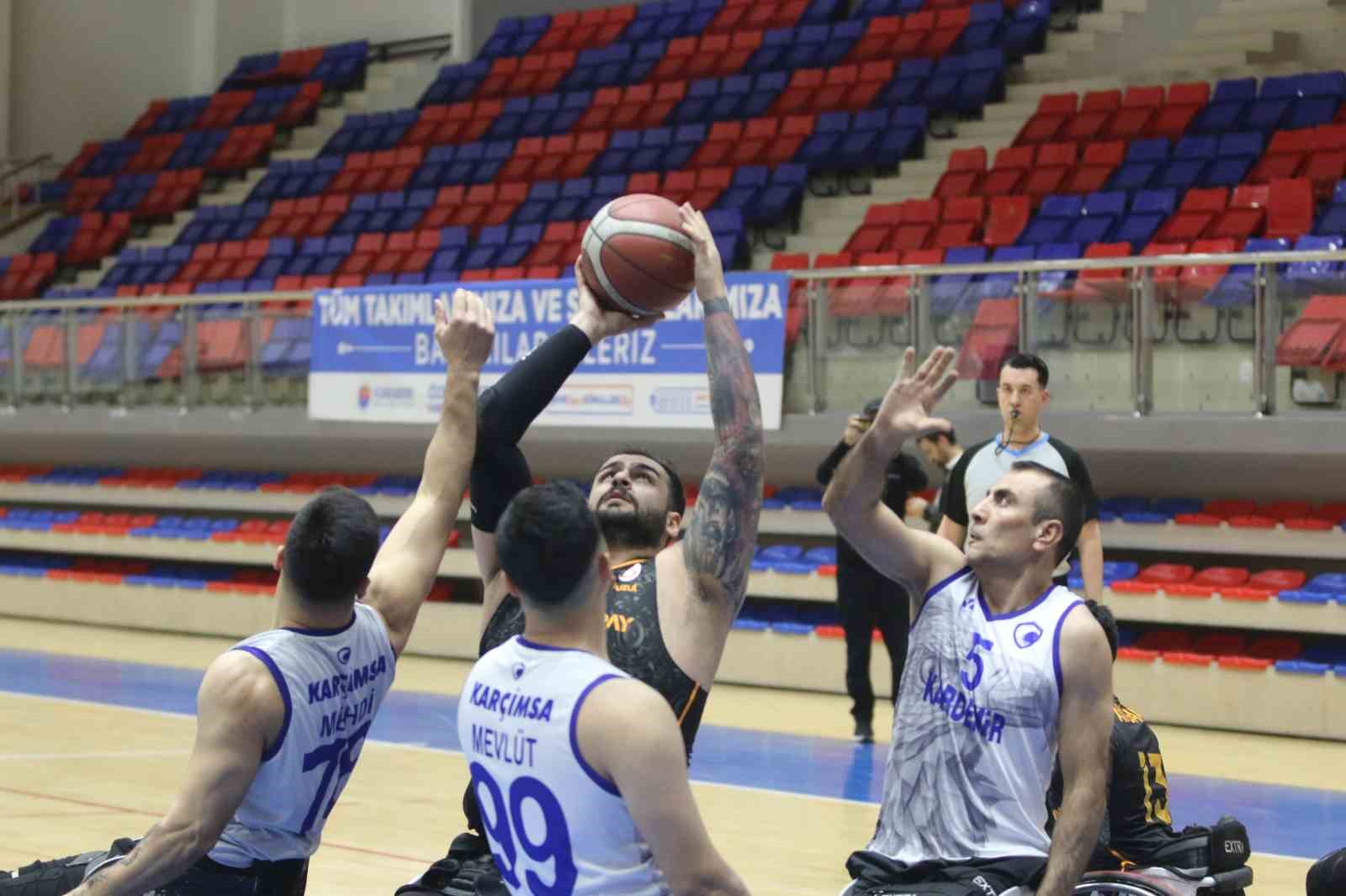 Demir Kartal’ı mağlup eden Galatasaray liderliğe yükseldi