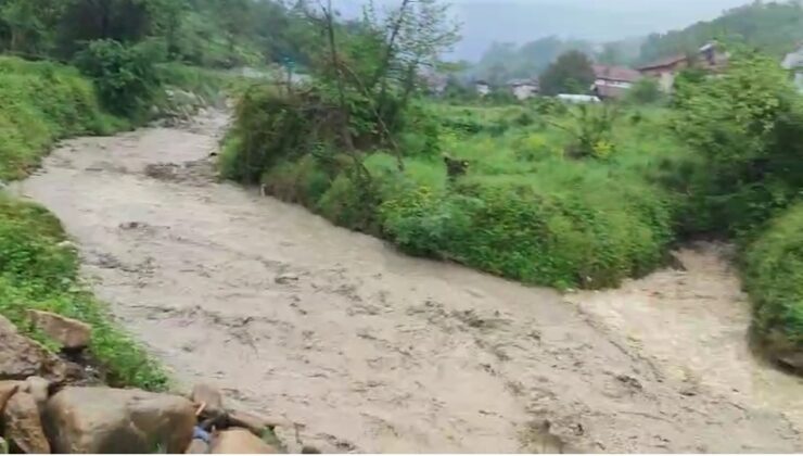 Sağanak sonrası derelerdeki su seviyeleri yükseldi