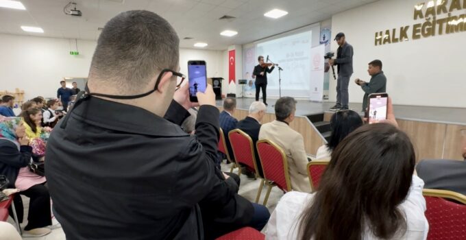 Özel öğrencilerden ayakta alkışlanan performans