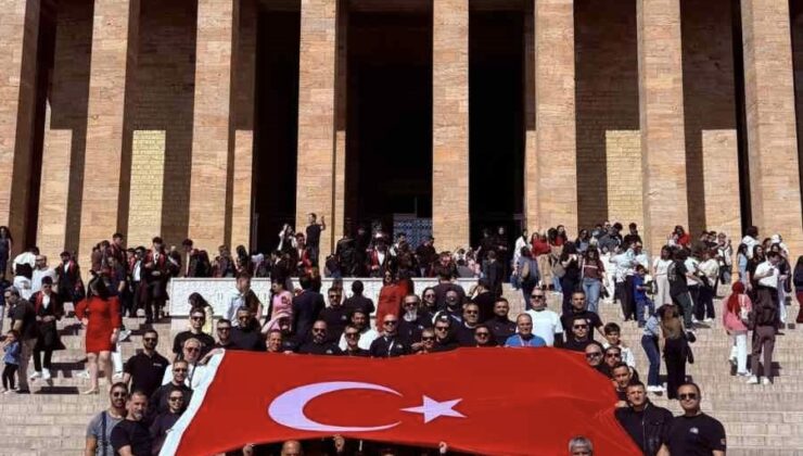 Motorculardan Anıtkabir’e “bayrak sürüşü”