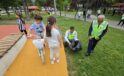 Başkan kolları sıvadı, gençlerle birlikte çöp topladı