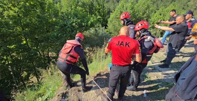 Filyos Çayı’nda akıntıya kapılan siyasetçinin cansız bedenine ulaşıldı