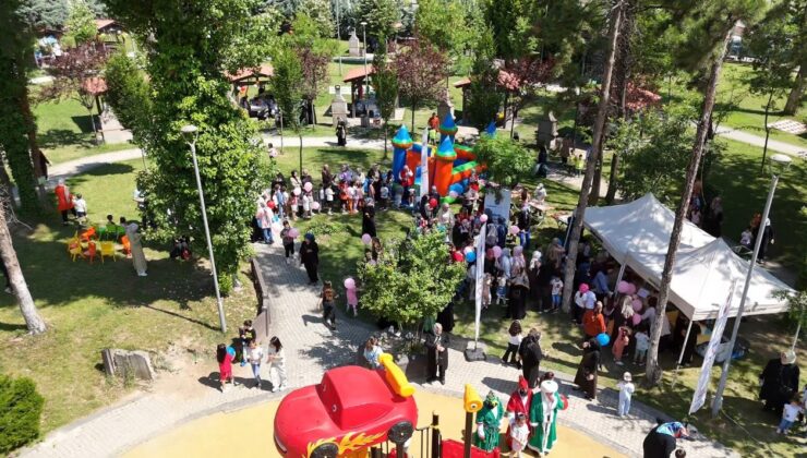 Yüzlerce öğrenci şenlikte doyasıya eğlendi
