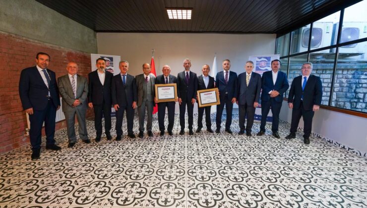 KARDEMİR’de onursal başkanlık ünvanları takdim edildi