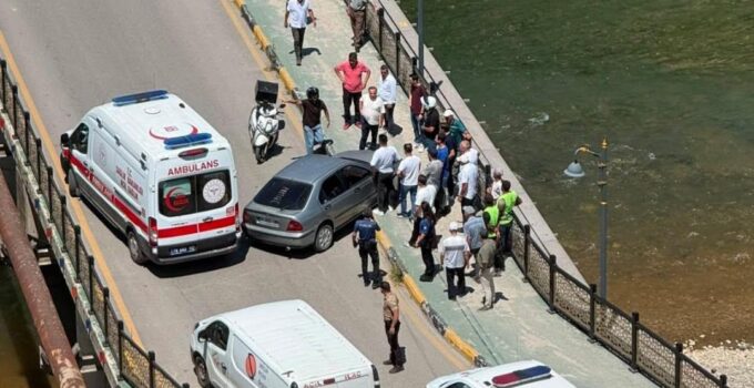 Yaya çarpan sürücü aracını bırakıp kaçtı