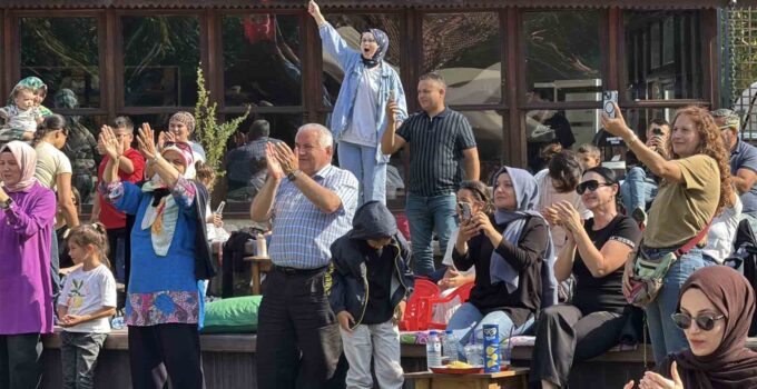 Karabük’te Filenin Sultanları’nın şampiyonluk maçı dev ekranda izlendi