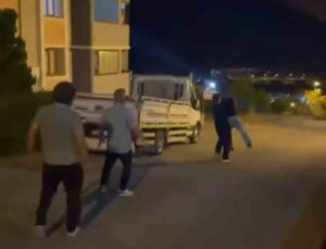 Oğluna mesaj attığını iddia ettiği genci sokak ortasında darp etti