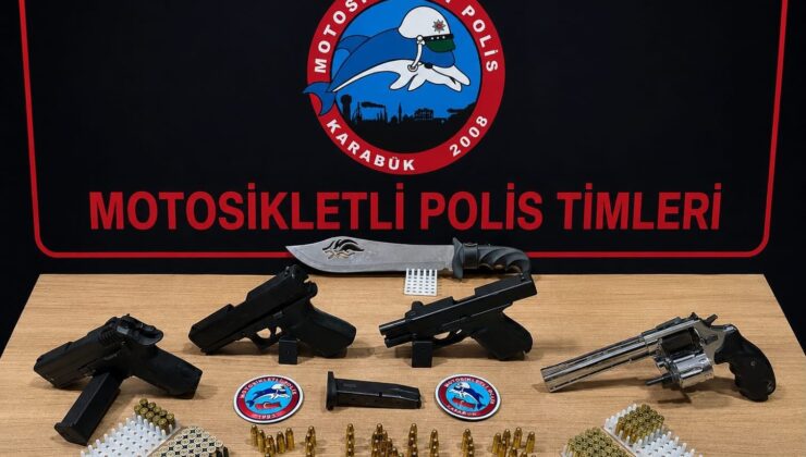 Polisin şüphe üzerine durdurduğu araçtan silahlar çıktı