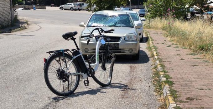 Otomobille çarpışan bisikletli ağır yaralandı