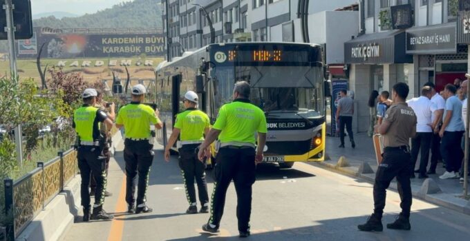 Otobüsün çarptığı yaya yaralandı