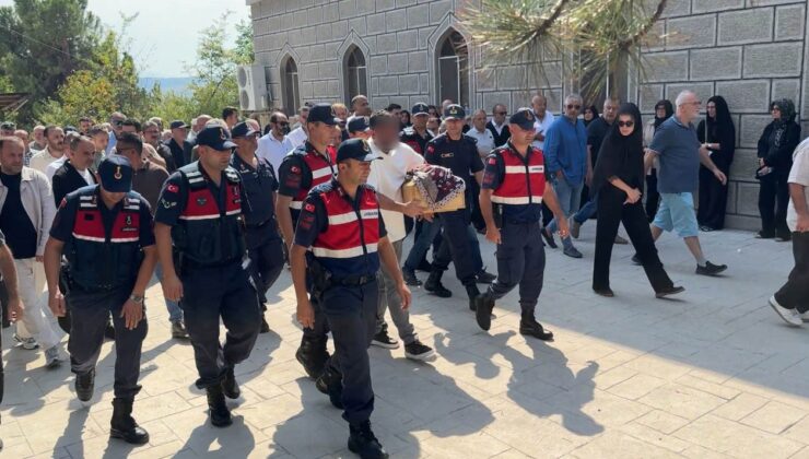 Bir babanın en zor vedası: Kazada ölen bebeğinin tabutunu böyle taşıdı